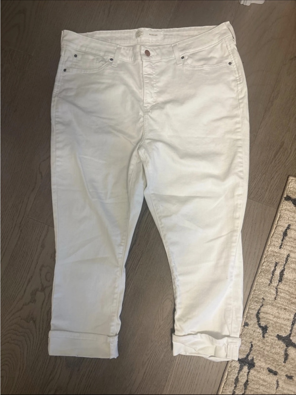 Signature by Levi Strauss White Cropped Straight Jeans
